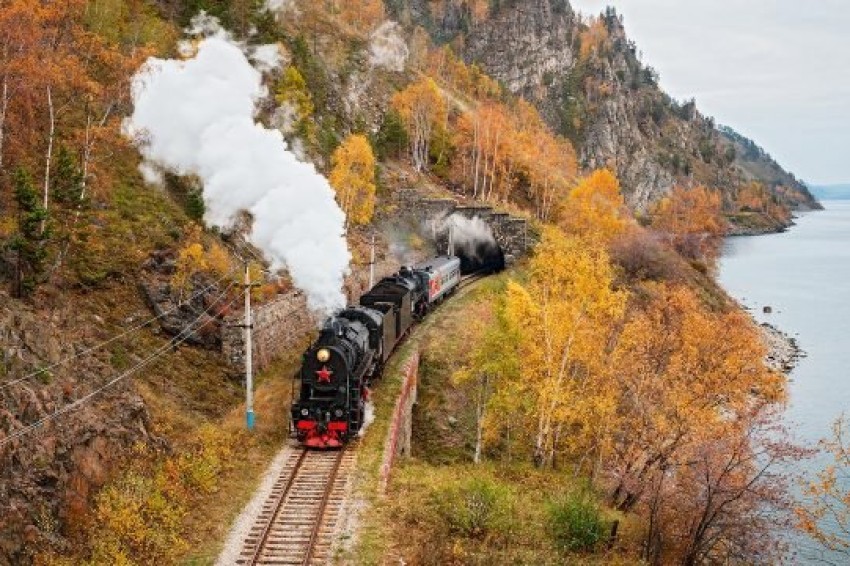 Отправиться в «Зимнюю сказку» на туристическом поезде выходного дня можно из Москвы и Санкт-Петербурга