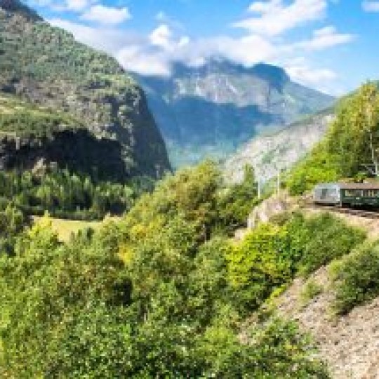 Новые аудиоэкскурсии проекта «Вокзалы России» стали доступны для пассажиров на 2 вокзальных комплексах Южно-Уральской железной дороги