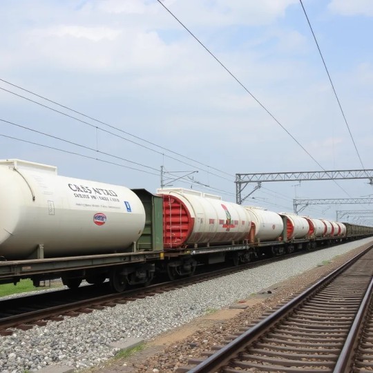 Транспортировка химических веществ и соды в контейнерах по Юго-Восточной железнодорожной линии за восьмимесячный период 2025 года увеличилась на 37%