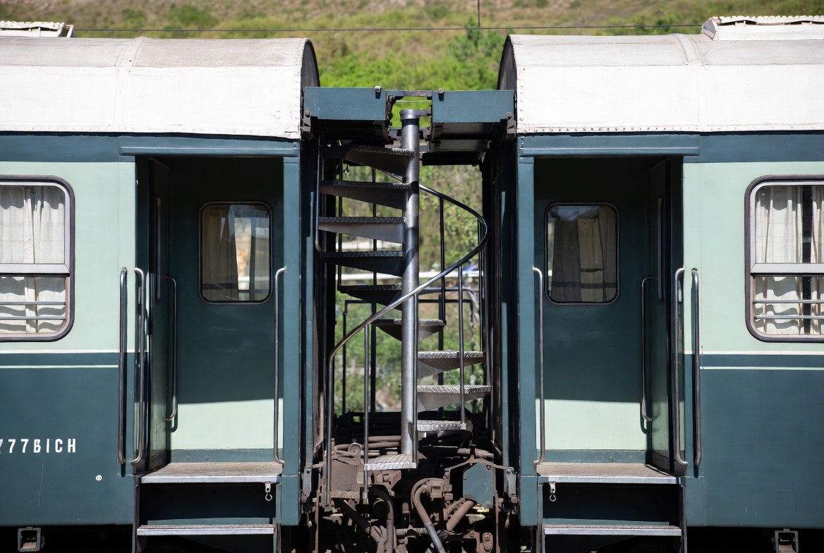 Поезд с винтовой лестницей: двухуровневые вагоны-купе